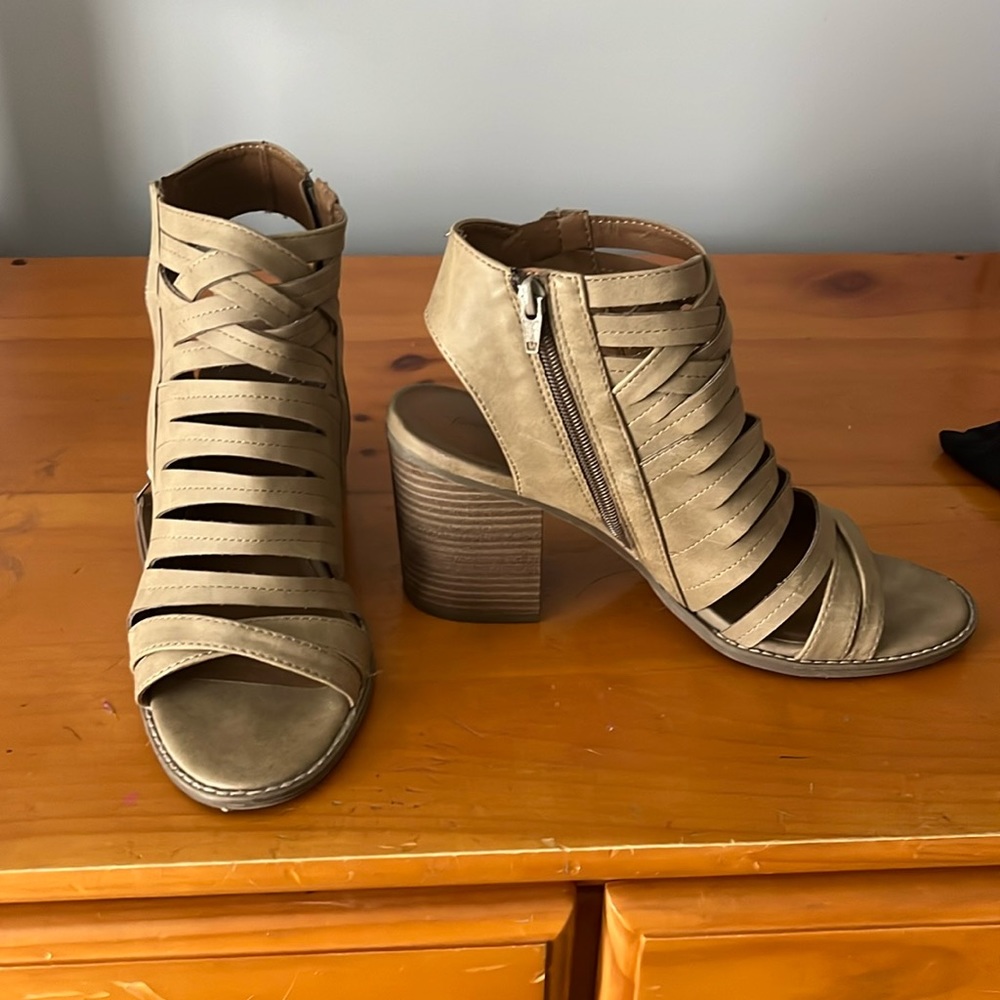 tan heels